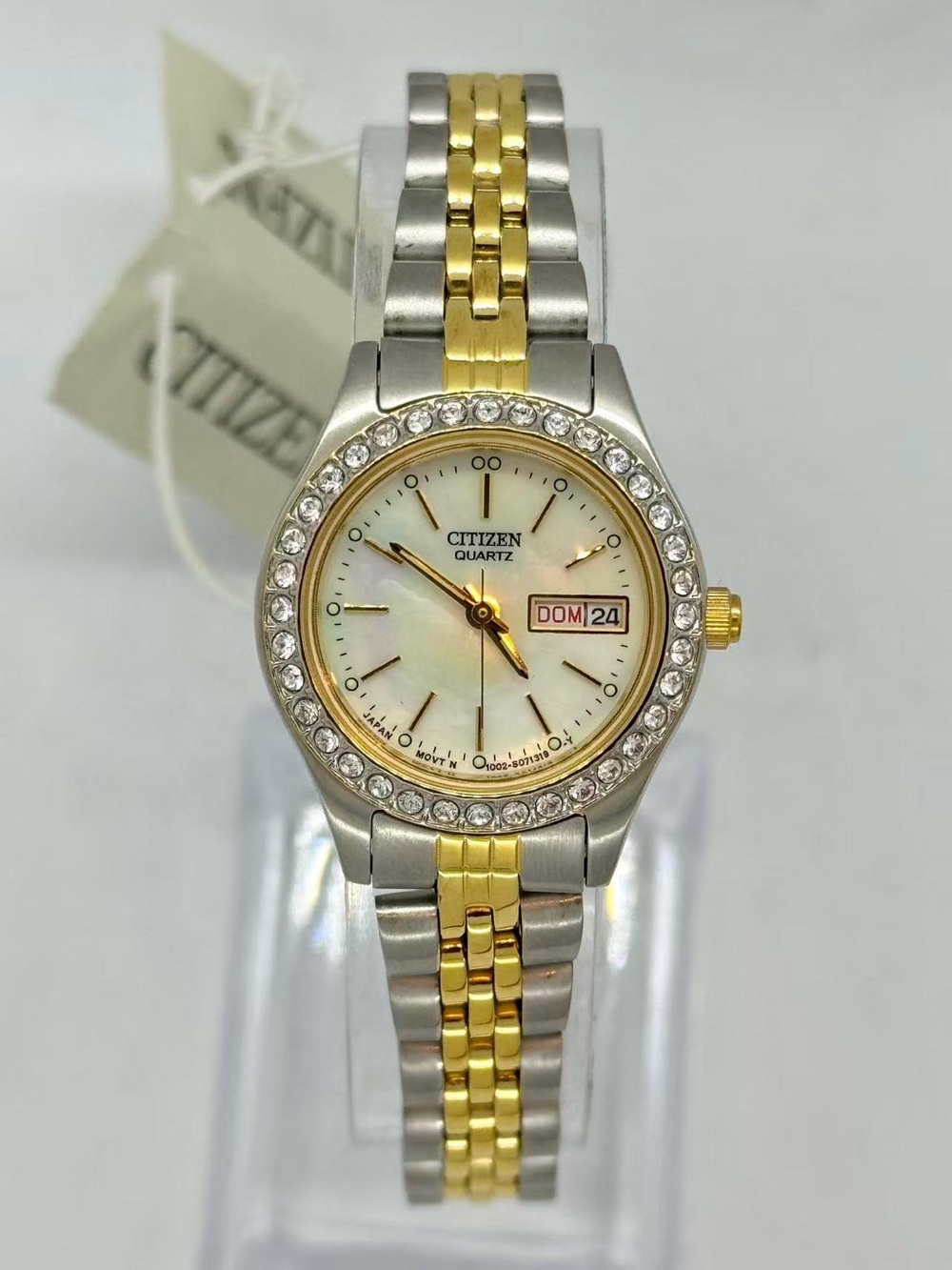 Vintage Citizen Women’s Quartz Watch Mother of Pearl Day Date New Battery Runs